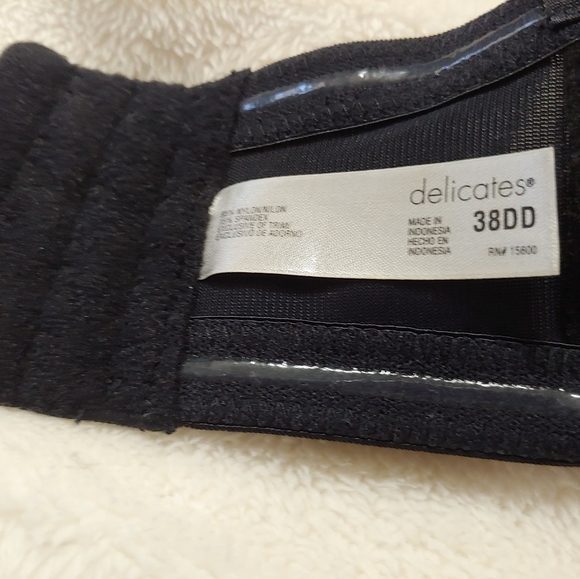 38DD strapless bra by Delicates - Picture 3 of 4